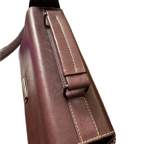Authentic 100%  Leather AGM.CTT Beyond Leather Crossbody Women Bag Purse. - Picture 8 of 16